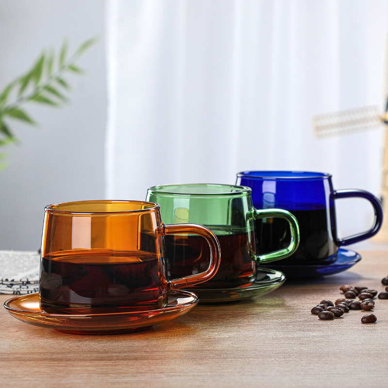 Wine In Beer Store - Taza de café colorida con manos,